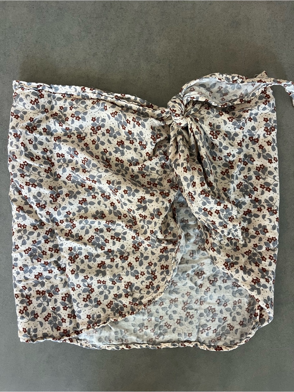 RYLEE + CRU - 100% cotton sarong - Cream with Brown & Blue/gray Floral Print